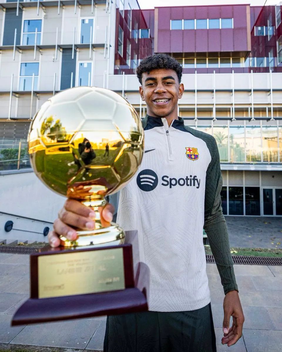 新援哈托身穿世俱杯冠军徽章球衣亮相，切尔西将持有4年